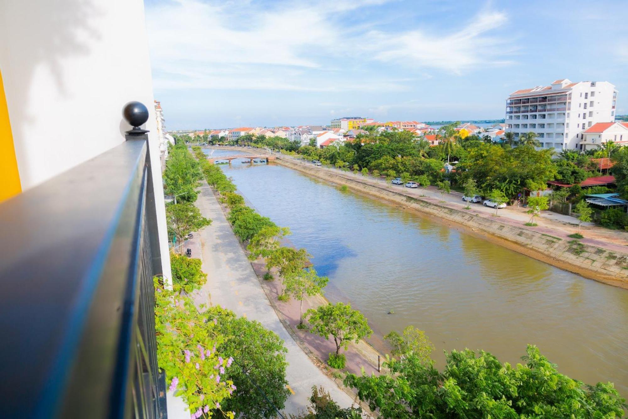 Royal Riverside Hoi An Hotel & Spa Exterior photo