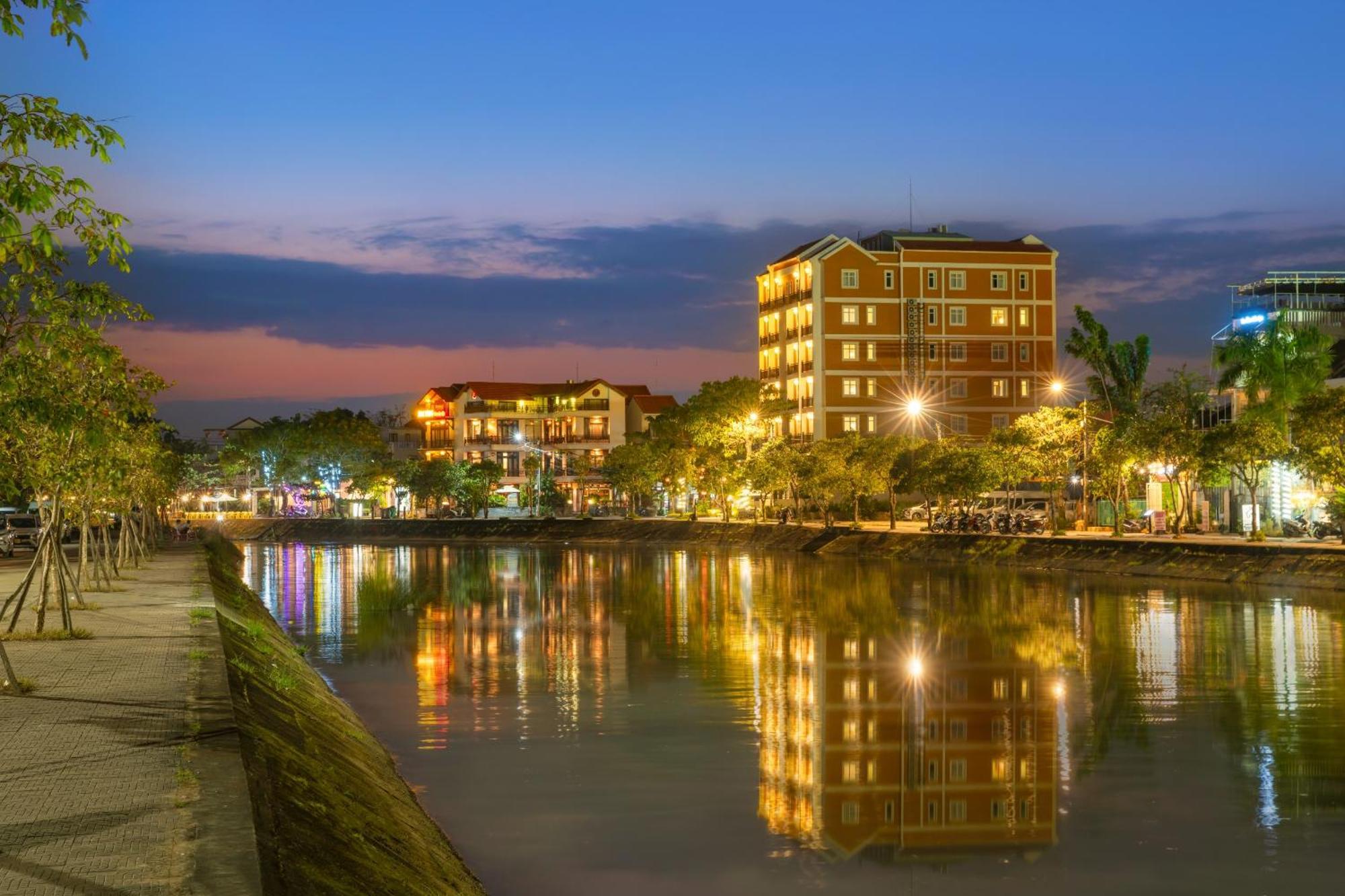 Royal Riverside Hoi An Hotel & Spa Exterior photo