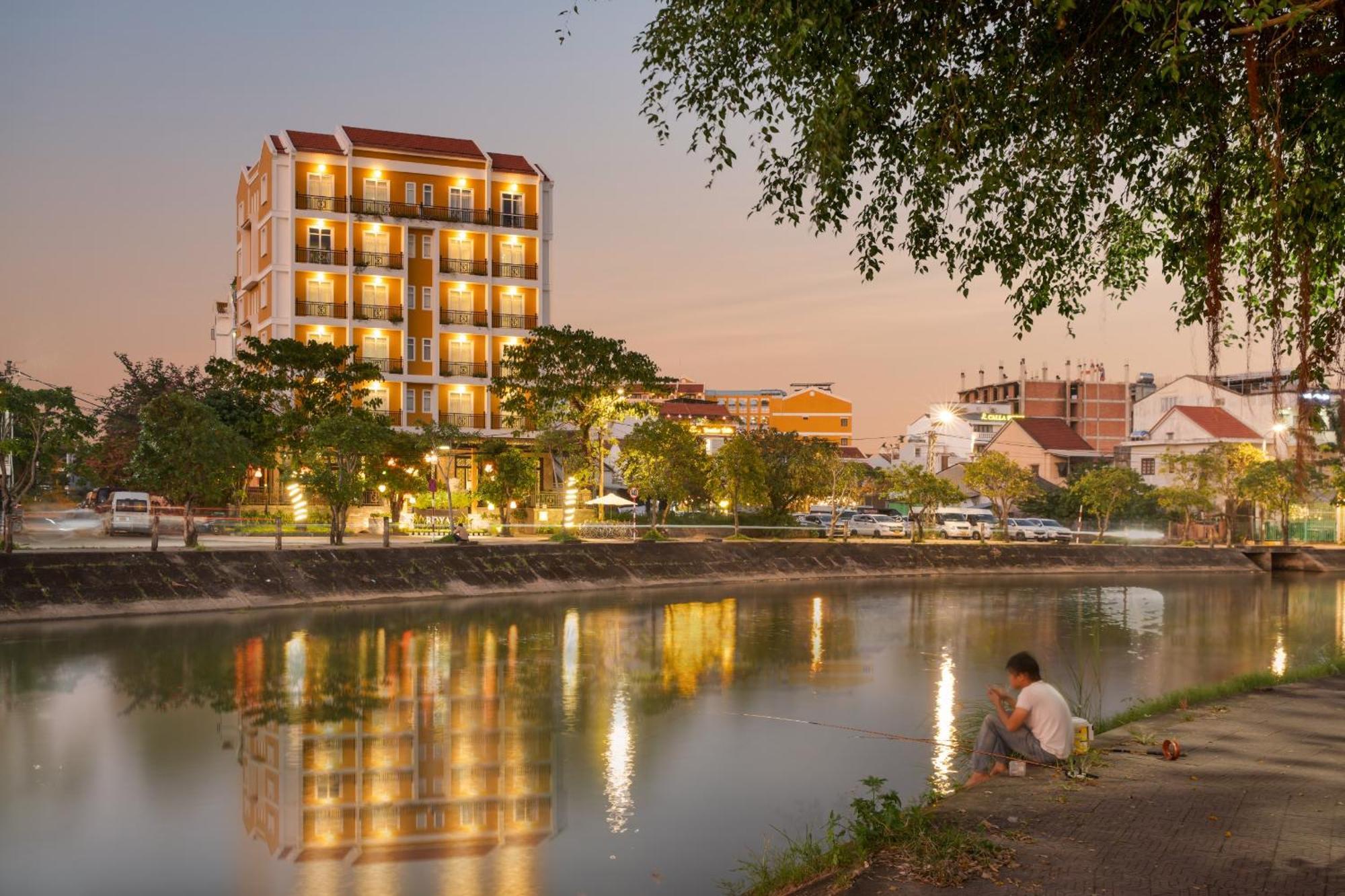 Royal Riverside Hoi An Hotel & Spa Exterior photo