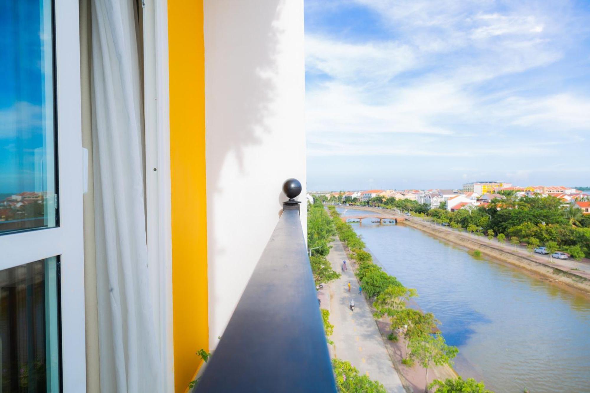 Royal Riverside Hoi An Hotel & Spa Exterior photo